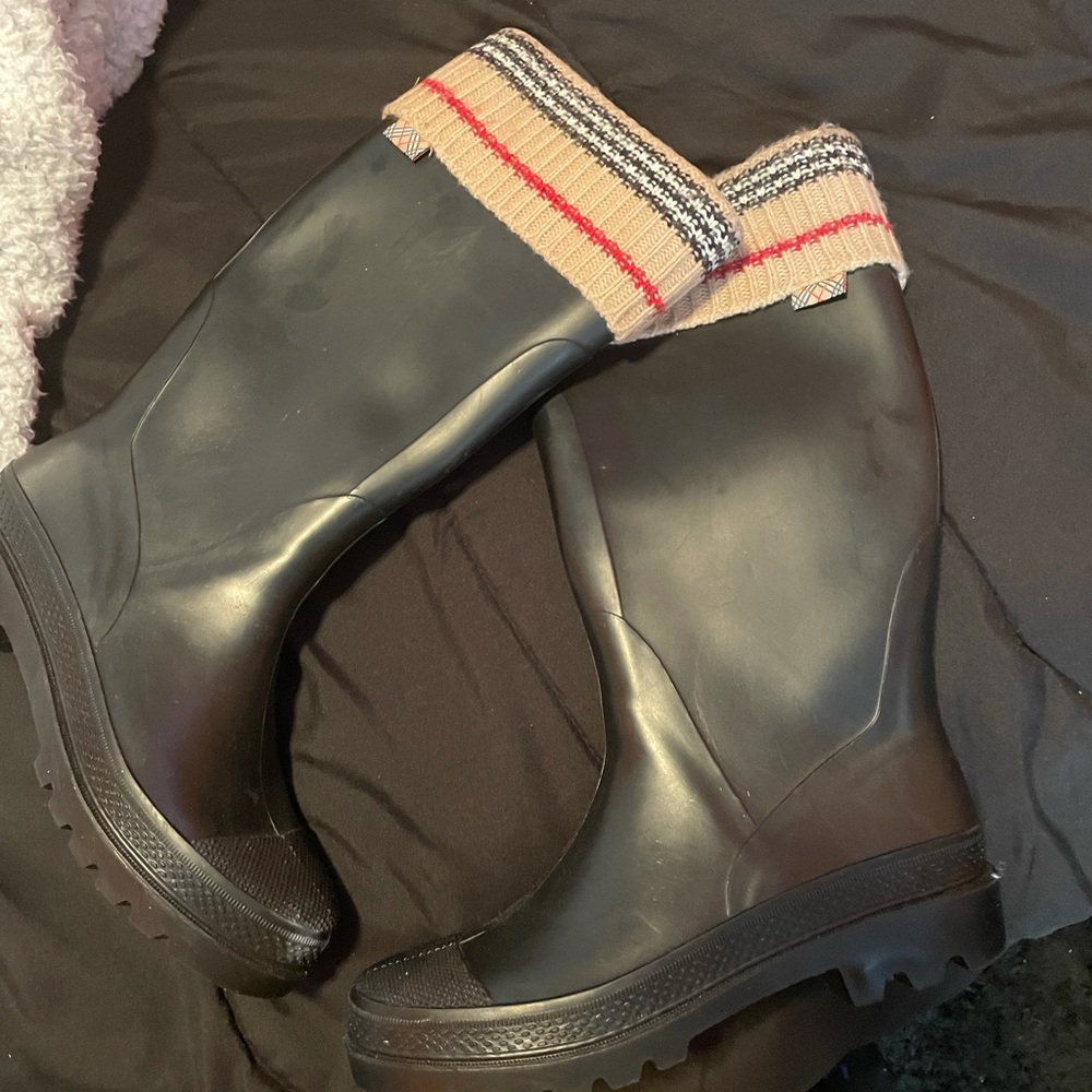 Burberry boots women’s size 6 - Picture 2 of 5